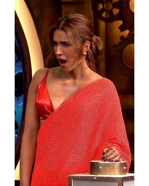 Kriti Sanon Looks Sizzling In Red Saree