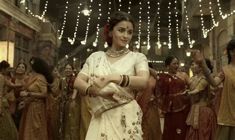 Alia Bhatts Gorgeous Look In Gangubai Kathiawadi Song Dholida Decoded India Today