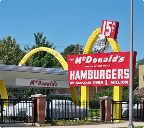 1954년 전국적으로 햄버거 체인 사업을 확대하자는 크록의 제안에 대한 맥도날드 형제 중 한 명은 다음과 같이 말했다. 맥도날드 홈페이지