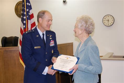 Widow Receives Husbands Distinguished Flying Cross For Wwii Maxwell