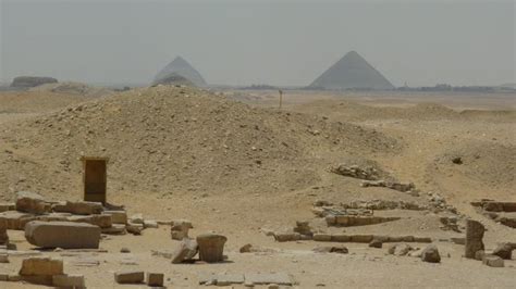 Bizarre Things Discovered Inside Pyramids Pyramids Bizarre Giza