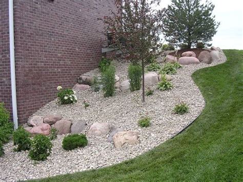 37 Beautiful Pebbles Ideas For Landscaping In Backyard Landscaping