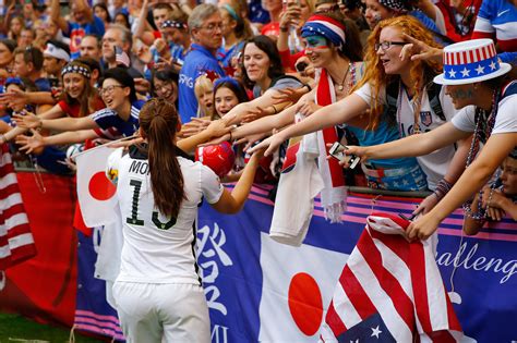 15 Photos Of Overjoyed American Fans Having All The Feels During The
