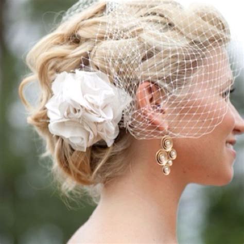 10 Lovely Wedding Headpiece Ideas To Make You A Beautiful Bride