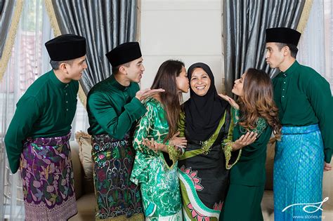 Sm nasarudin, best known for being a business executive, was born in malaysia on friday, september 9, 1983. Hari Raya with the Naza Family - Wedding, portrait ...