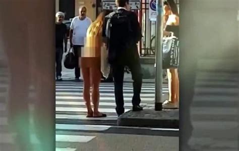 Joven Camin Desnuda Por La Calle Para Realizar Un Experimento Social Nexofin
