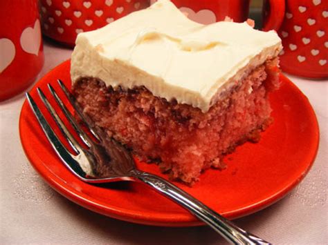 Strawberry Refrigerator Cake Recipe