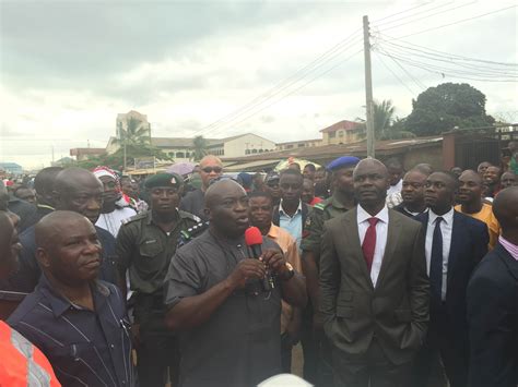 Abia Governor Ikpeazu Flags Off Seven New Roads In Aba In His First Day In Office African Examiner