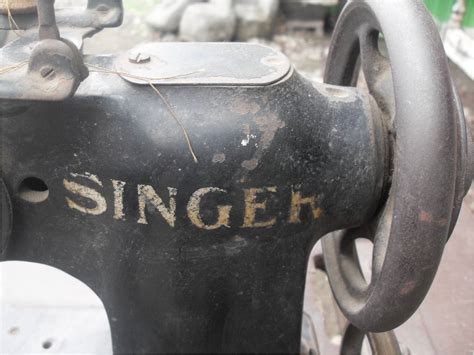 Bagi anda yang ingin membeli mesin jahit br. KOLEKSI BARANG ANTIK: Mesin Jahit Singer (terjual)