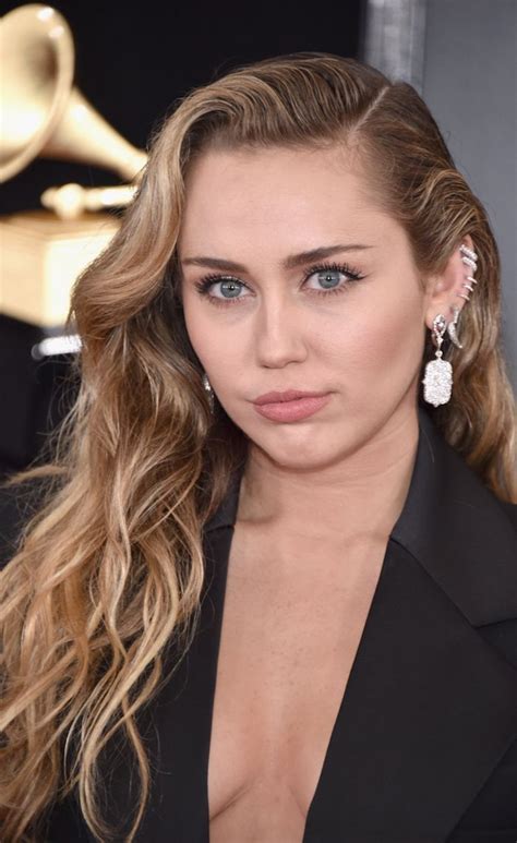 Until recently, her signature blonde hair was long enough to dust her shoulders. Grammys 2019: The Coolest Beauty Looks We Saw on the Red Carpet in 2020 | Miley cyrus hair ...