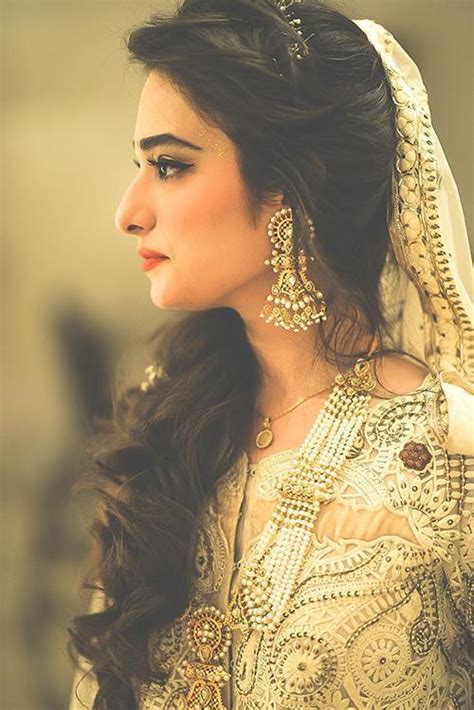 If your wedding style goes vintage, this bridal hair will up the ante. 20 Gorgeous Indian Wedding Hairstyle Ideas