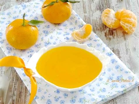 La crema al mandarino è una crema pasticciera agrumata semplice e profumata, una variante della classica crema pasticciera dal sapore delicato, ideale come dolce al cucchiaio o per farcire torte. Crema al mandarino (senza uova e senza latte) - Ricetta ...