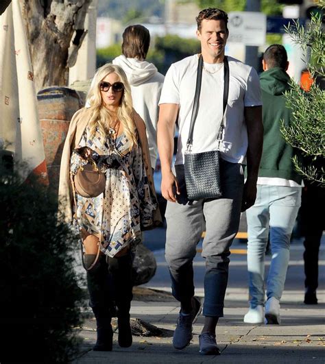 Kris Humphries Is ‘casually Dating New Mystery Woman Us Weekly