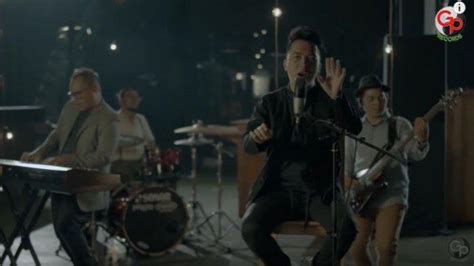 C g/b diujung cerita ini. Download MP3 Lagu Badai Romantic Project - Melamarmu ...