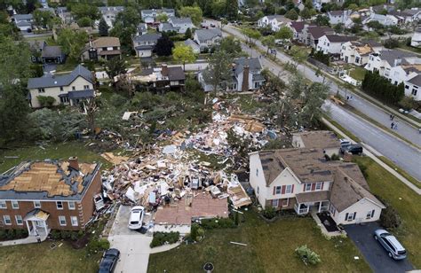 Tornado Sweeps Through Suburban Chicago Causing Damage Mpr News