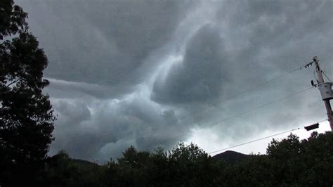 Bizarre Clouds Roll In With Thunderstorm Youtube