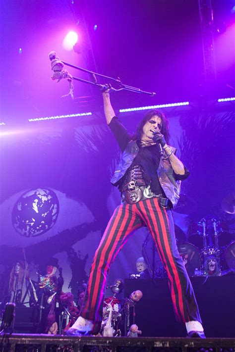 live review mötley crüe and alice cooper louder