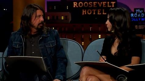 Foo Fighters Dave Grohl Talks “favorite Brazilian Metal Band Sepultura” On The Late Late Show