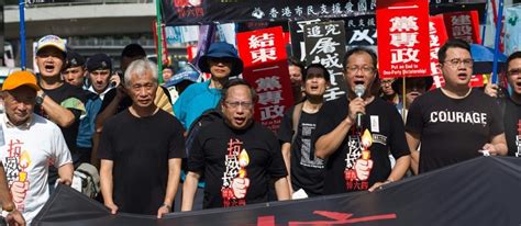 Hong kong international airport, hong kong). Hong Kong: marche avant la commémoration du massacre de ...