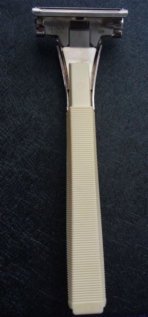 How to choose the right schick razor blades for men within your budget? Men's Razors - Vintage Schick Injector Razor Type L1 (1970 ...