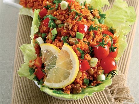 Increase the hot chile paste with garlic to suit your taste. Cevizli kısır Tarifi Nasıl Yapılır?