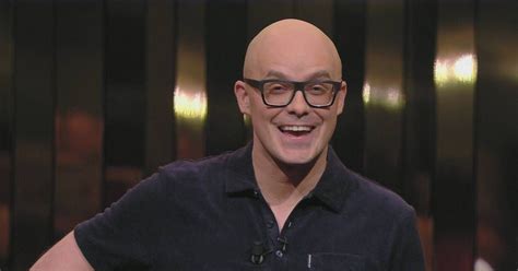 Daar zit haar bekende reclameslogan voor veel tussen: Het beste uit de zaalshow van aflevering 5 | Financiën ...