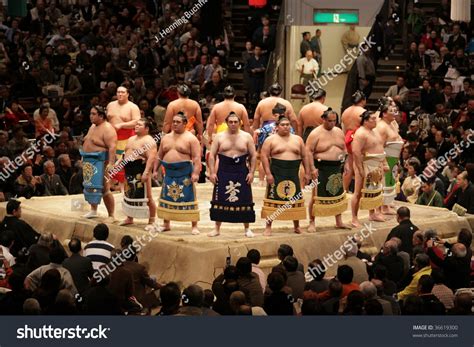 Tokyo January 20 High Rank Sumo Wrestlers Line Up With Crowd In The