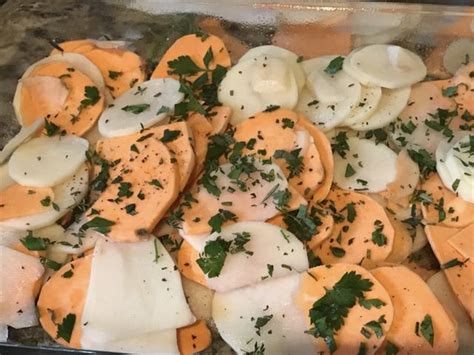Easy Thanksgiving Side Dish Scalloped White And Sweet Potatoes