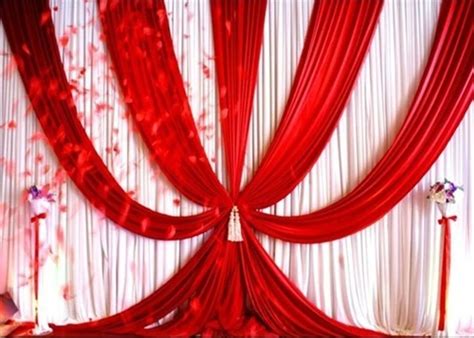Classic Style Hot Red 3m 6m White Wedding Backdrop With Red Swag