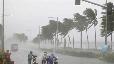 With the tauktae cyclone expected to intensify into a severe cyclonic storm, the india meteorological department has issued a red alert in nine districts in kerala on saturday. Cyclone Maha: Heavy rains to batter Kerala, Tamil Nadu ...