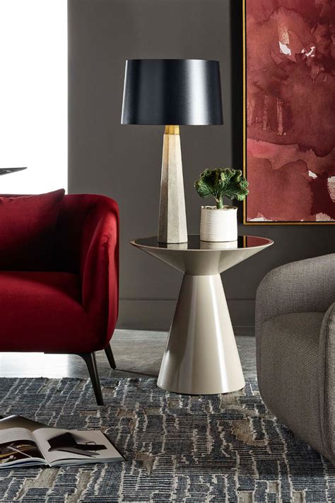 7 Simple Ways to Modernize Your Home Decor | Stylish living room, Home