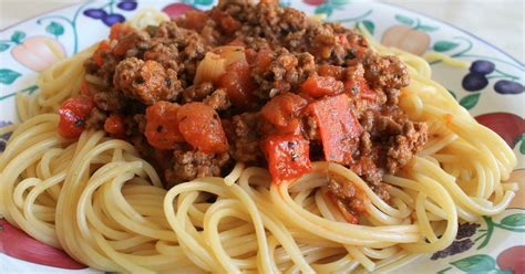 Some people prefer small chunks of meat while others prefer larger chunks. Classic Spaghetti Sauce with Ground Beef