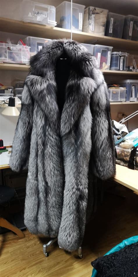 fur jackets fabulous furs fox fur coat silver fox fur fashion foxes looking for women