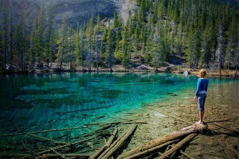 25 Photos Of The Canadian Rockies That Will Make You Pack Your Bags And