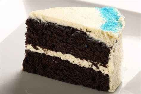Red velvet cake is one of those classic recipes that get requested over and over. Black Velvet Cake - Kuali