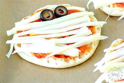 Mini Mummy Pizza With English Muffins Thrifty Momma Ramblings