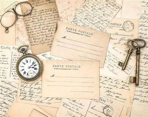 Vieilles Lettres Cartes Postales De Vintage Et Stylo Antique De Plume