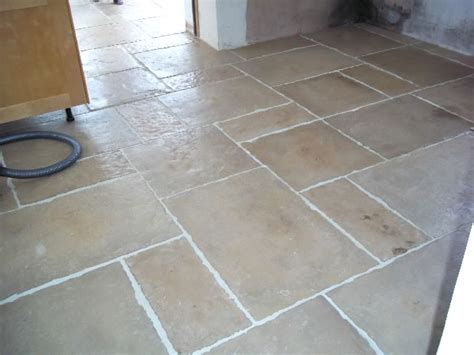If you want to give a very traditional and rustic appeal to your kitchen, here is a fabulous option to choose. Natural Stone Tiles - Southwest-Tiling for tiling near Swindon, under floor heating, plastering ...