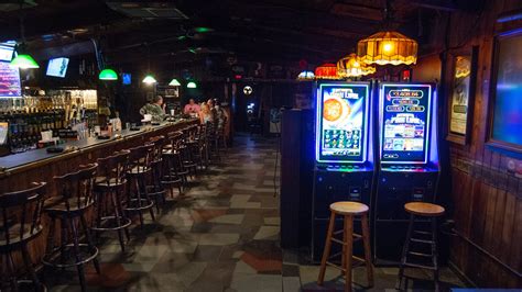 15 Best Dive Bars Boozgeois Harpers Irish Pubs Jetty Lounge And More