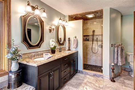 In this bathroom designed by arent & pyke, the simple bronze frame of the mirror highlights the other shimmery details throughout, and pops against the dark gray grooved drawers and black sconces. 20 Best Oval Bathroom Mirrors - Stylish Oval Mirror Ideas ...