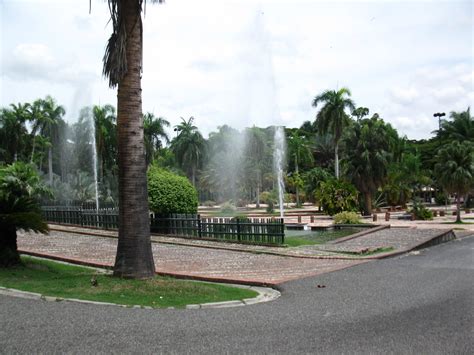 entrada al jardín botánico santo domingo república dominicana motherland sidewalk