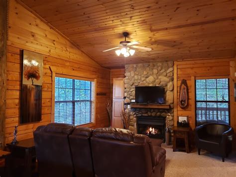 Romantic Log Cabin At Cabins Of Grand Mountain In Branson Excellent