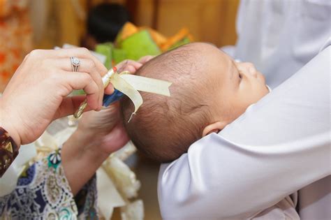 Mencukur rambut bayi adalah salah satu rangkaian dalam acara aqiqah yang dilakukan pada hari ke tujuh setelah kelahiran. Bilakah Waktu Paling Afdhal Untuk Memberi Nama Kepada Bayi ...