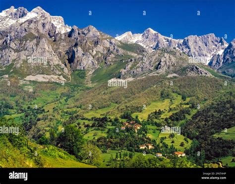 Spain Cantabrian Hi Res Stock Photography And Images Alamy