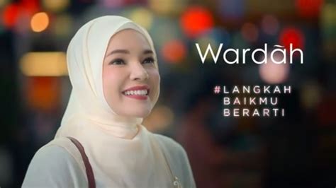 Biografi Dewi Sandra Dalam Bahasa Inggris 2021