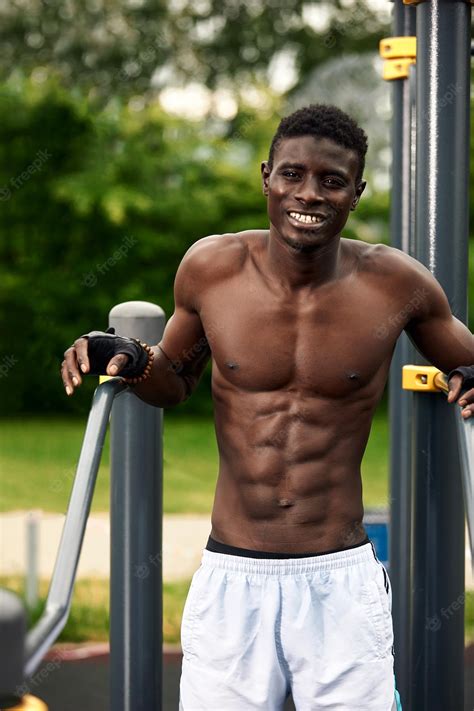 Premium Photo A Smiling African American Athlete Performs Abdominal