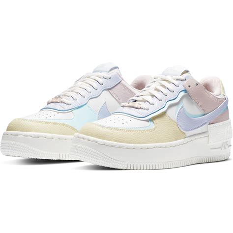 Dressed in a summit white, glacier blue, fossil, and ghost color scheme. Cămilă Competitiv Dormitor nike pastel femme - wedstyle.it