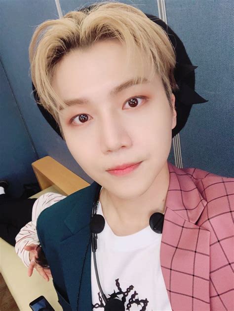 Pentagon (펜타곤) is a korean pop boy group that debuted in 2016 under cube entertainment. #Jinho #Pentagon | Pentagon, Pentagon members, Boy groups