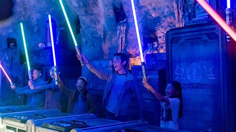 Savis Workshop Handbuilt Lightsabers At Hollywood Studios Walt