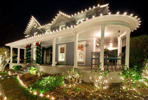 16 Ways To Decorate Your Front Porch This Christmas Backyard Boss